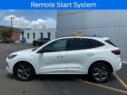 STAR WHITE METALLIC TRI-COA 2024 Ford Escape ST-LINE
