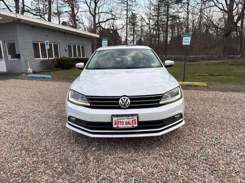 White 2017 Volkswagen Jetta 1.8T SEL