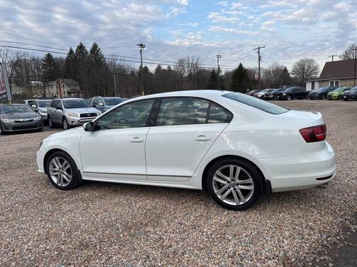 White 2017 Volkswagen Jetta 1.8T SEL