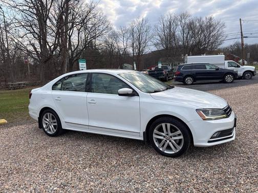 White 2017 Volkswagen Jetta 1.8T SEL