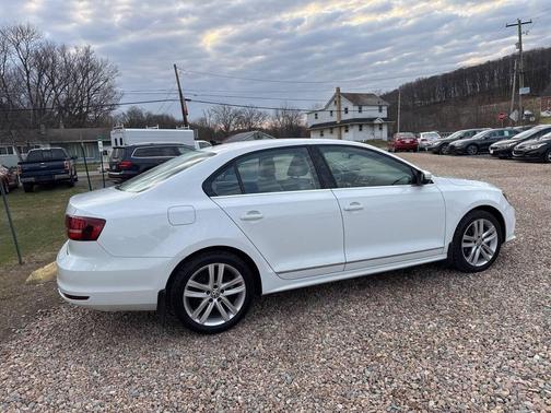 White 2017 Volkswagen Jetta 1.8T SEL