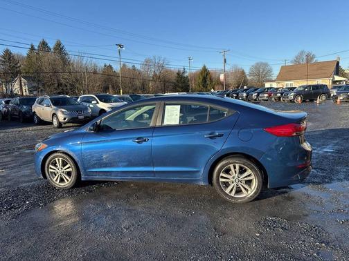 2017 Hyundai ELANTRA SE