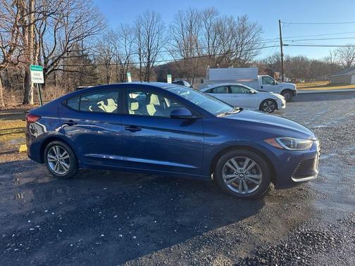 2017 Hyundai ELANTRA SE