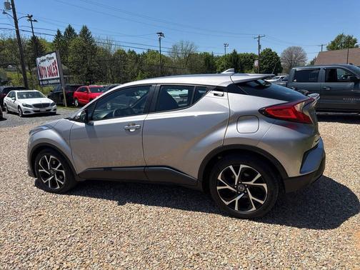 Silver Knockout Metallic 2018 Toyota C-HR XLE Premium