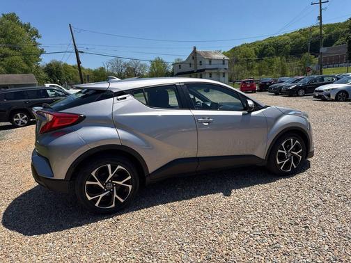 Silver Knockout Metallic 2018 Toyota C-HR XLE Premium