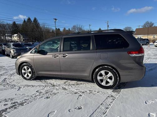 2011 Toyota Sienna LE