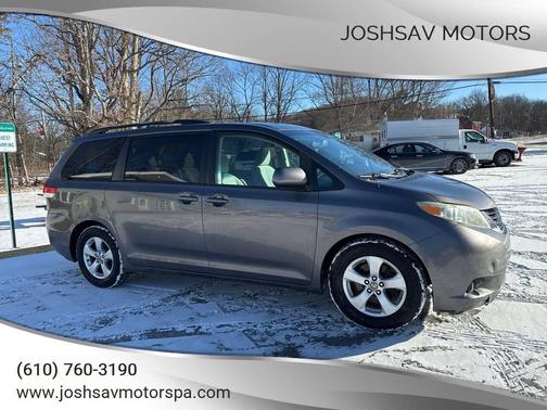 2011 Toyota Sienna LE