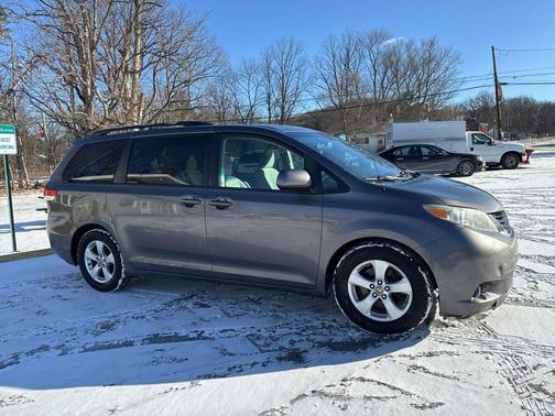 2011 Toyota Sienna LE