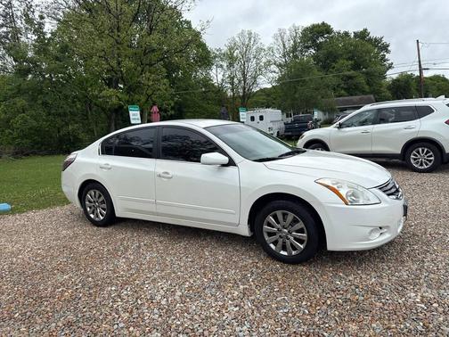 Winter Frost Pearl 2010 Nissan Altima 2.5 S