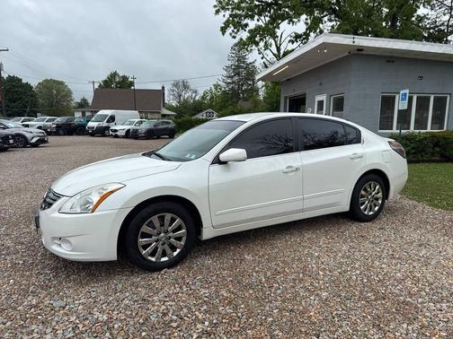 Winter Frost Pearl 2010 Nissan Altima 2.5 S