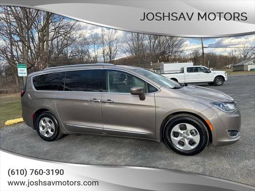 2017 Chrysler Pacifica Touring-L Plus