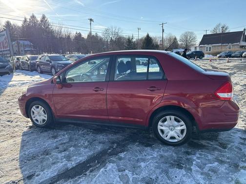 2011 Nissan Versa 1.8 S