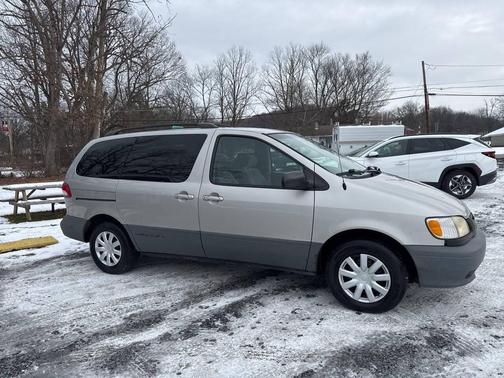 2003 Toyota Sienna LE