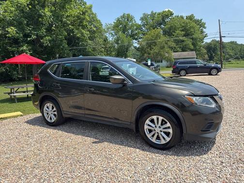 Brown 2017 Nissan Rogue SV