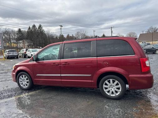 2016 Chrysler Town & Country Touring