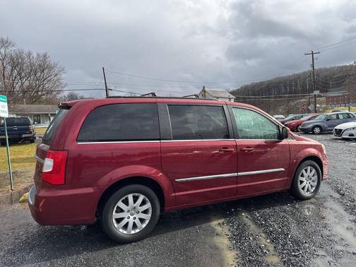 2016 Chrysler Town & Country Touring
