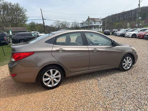 2013 Hyundai Accent SE