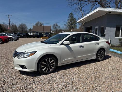 Pearl White 2017 Nissan Altima 2.5 SL