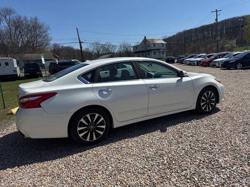 Pearl White 2017 Nissan Altima 2.5 SL