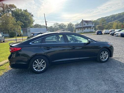 2017 Hyundai SONATA SE