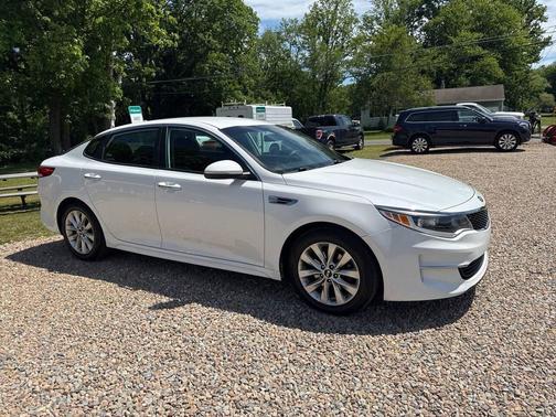 Snow White Pearl 2017 Kia Optima LX
