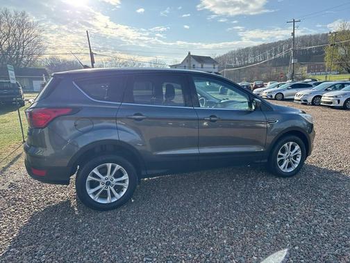 Magnetic Metallic 2019 Ford Escape SE