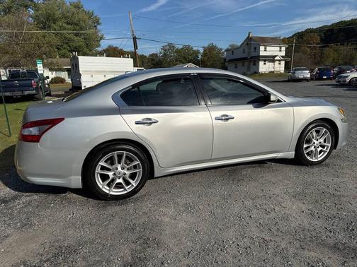 2010 Nissan Maxima SV