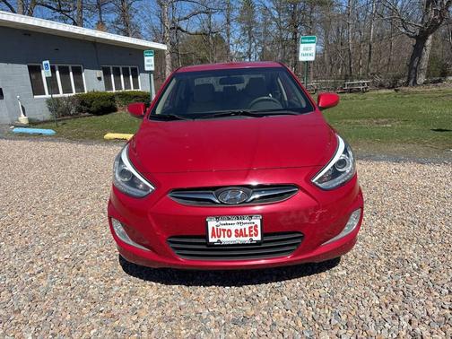 Boston Red Pearl 2014 Hyundai Accent SE