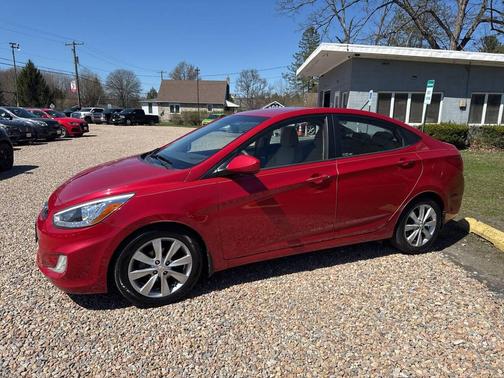 Boston Red Pearl 2014 Hyundai Accent SE