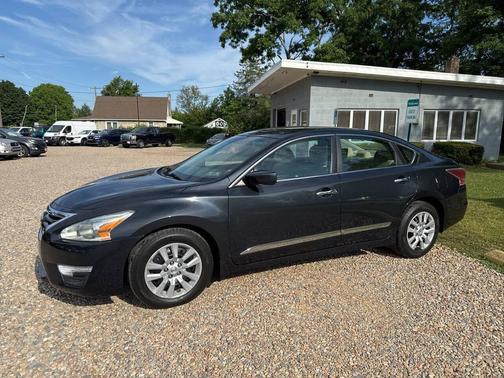 Storm 2015 Nissan Altima 2.5 SV