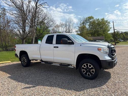 Super White 2016 Toyota Tundra SR