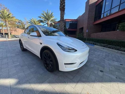 Pearl White Multi 2021 Tesla Model Y Standard Range
