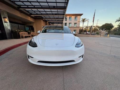 Pearl White Multi 2023 Tesla Model Y Performance