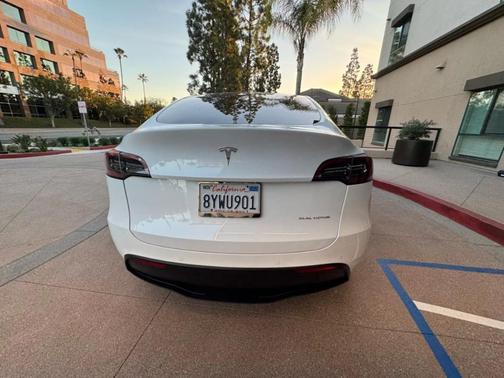 Pearl White Multi 2023 Tesla Model Y Performance