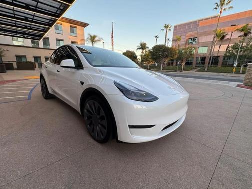 Pearl White Multi 2023 Tesla Model Y Performance