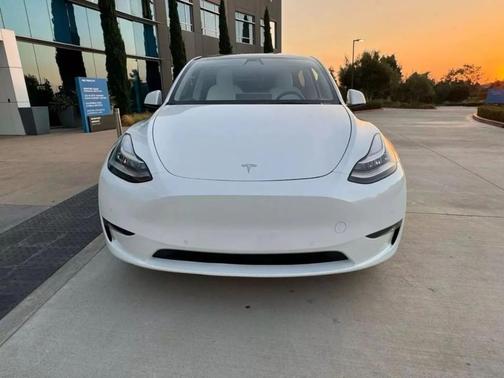 Pearl White Multi 2023 Tesla Model Y Long Range