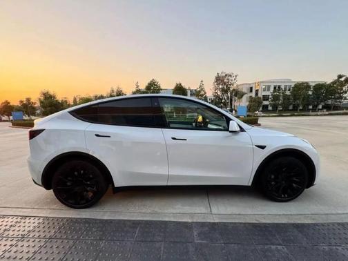 Pearl White Multi 2023 Tesla Model Y Long Range
