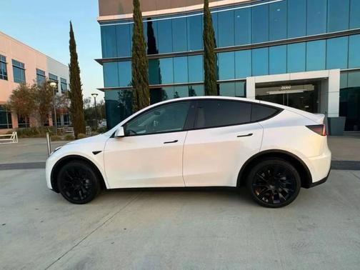 Pearl White Multi 2023 Tesla Model Y Long Range