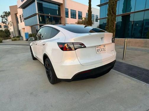 Pearl White Multi 2023 Tesla Model Y Long Range