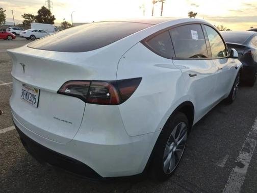Pearl White Multi 2023 Tesla Model Y Long Range