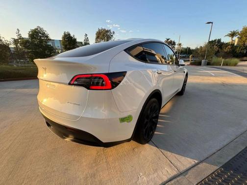 Pearl White Multi 2023 Tesla Model Y Long Range