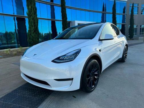 2023 Tesla Model Y Long Range