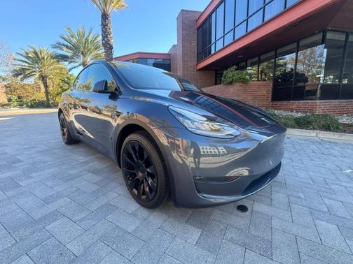 2024 Tesla Model Y Long Range