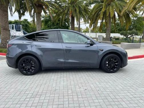 Stealth Gray 2024 Tesla Model Y Long Range