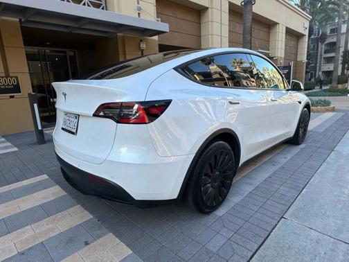 Pearl White Multi 2023 Tesla Model Y Long Range