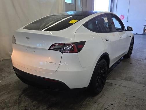 Pearl White Multi 2023 Tesla Model Y Long Range