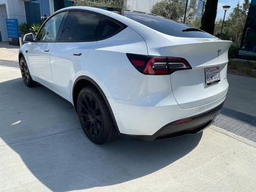 Pearl White Multi 2023 Tesla Model Y Long Range