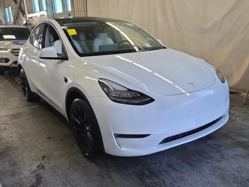 Pearl White Multi 2023 Tesla Model Y Long Range