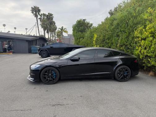 Black 2022 Tesla Model S Base