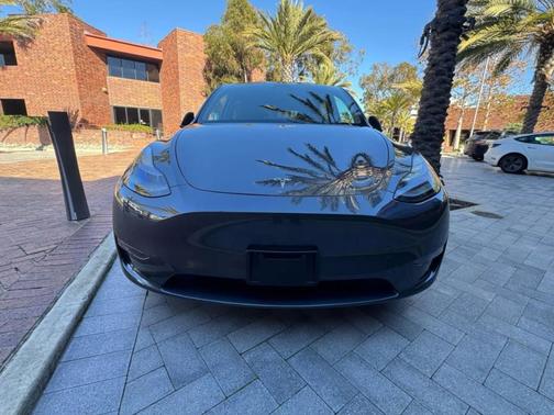 Midnight Silver Metallic 2023 Tesla Model Y Long Range